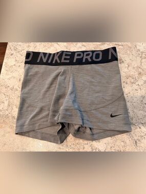 Women’s Nike Pro Shorts Gray Medium